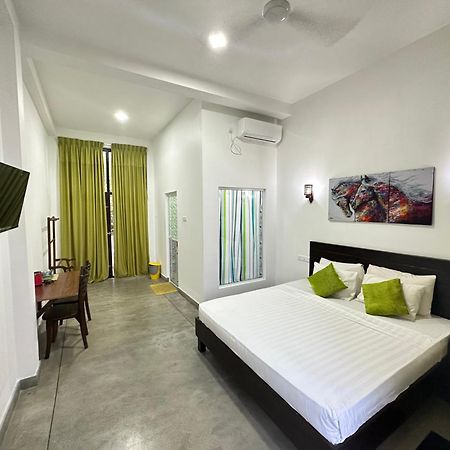 Jayaa Beach Talpe Bagian luar foto