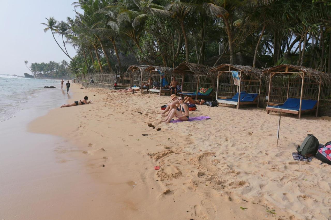 Jayaa Beach Talpe Bagian luar foto