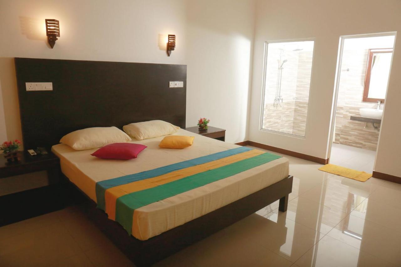 Jayaa Beach Talpe Bagian luar foto