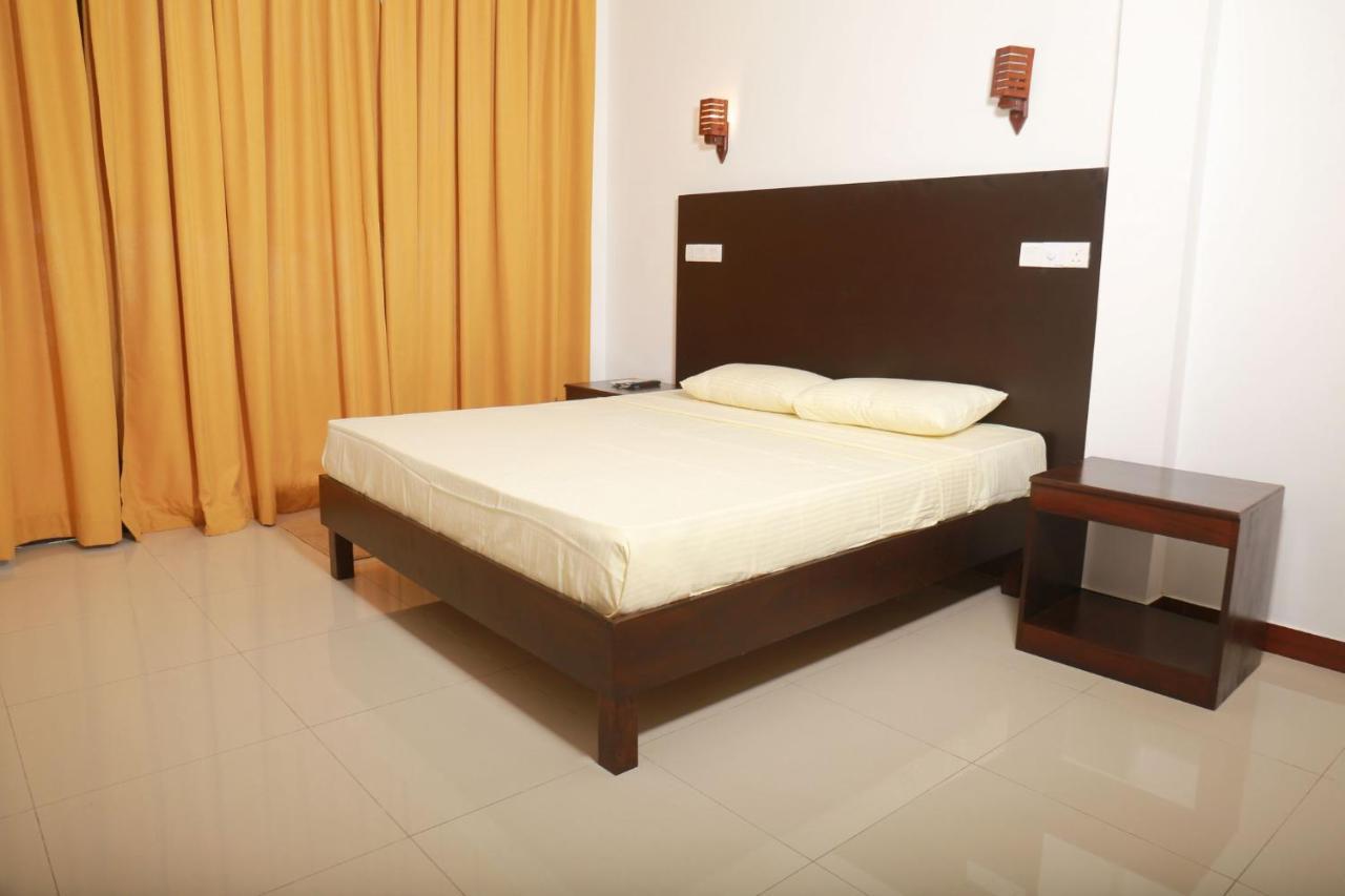 Jayaa Beach Talpe Bagian luar foto