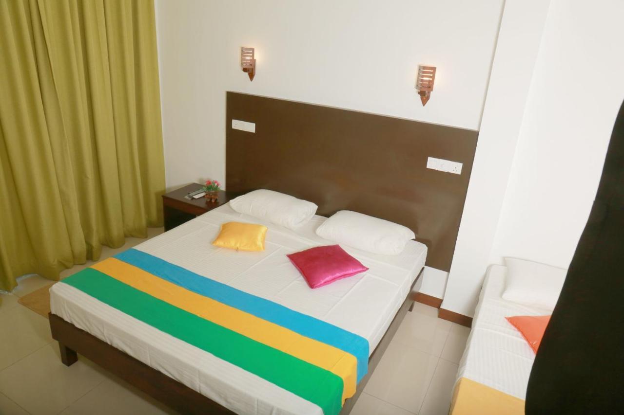Jayaa Beach Talpe Bagian luar foto
