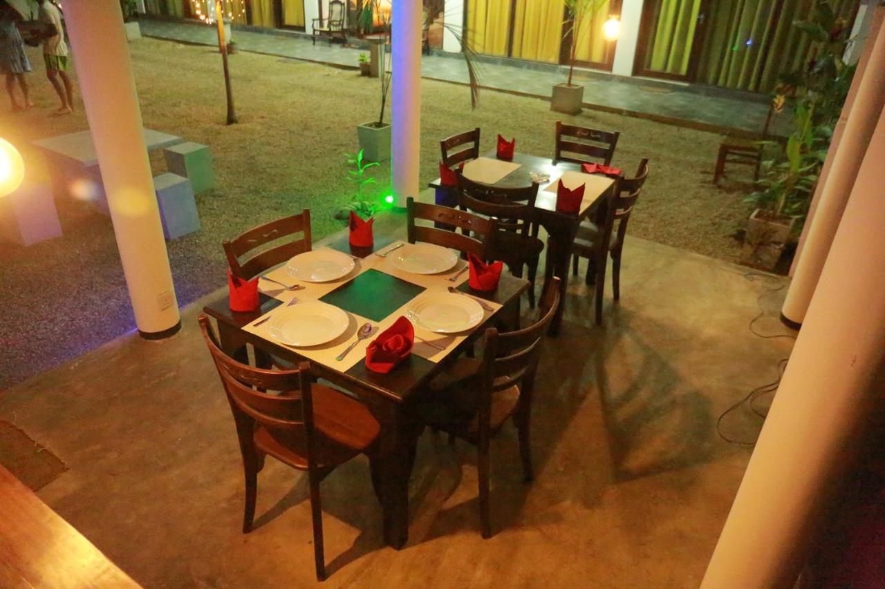Jayaa Beach Talpe Bagian luar foto