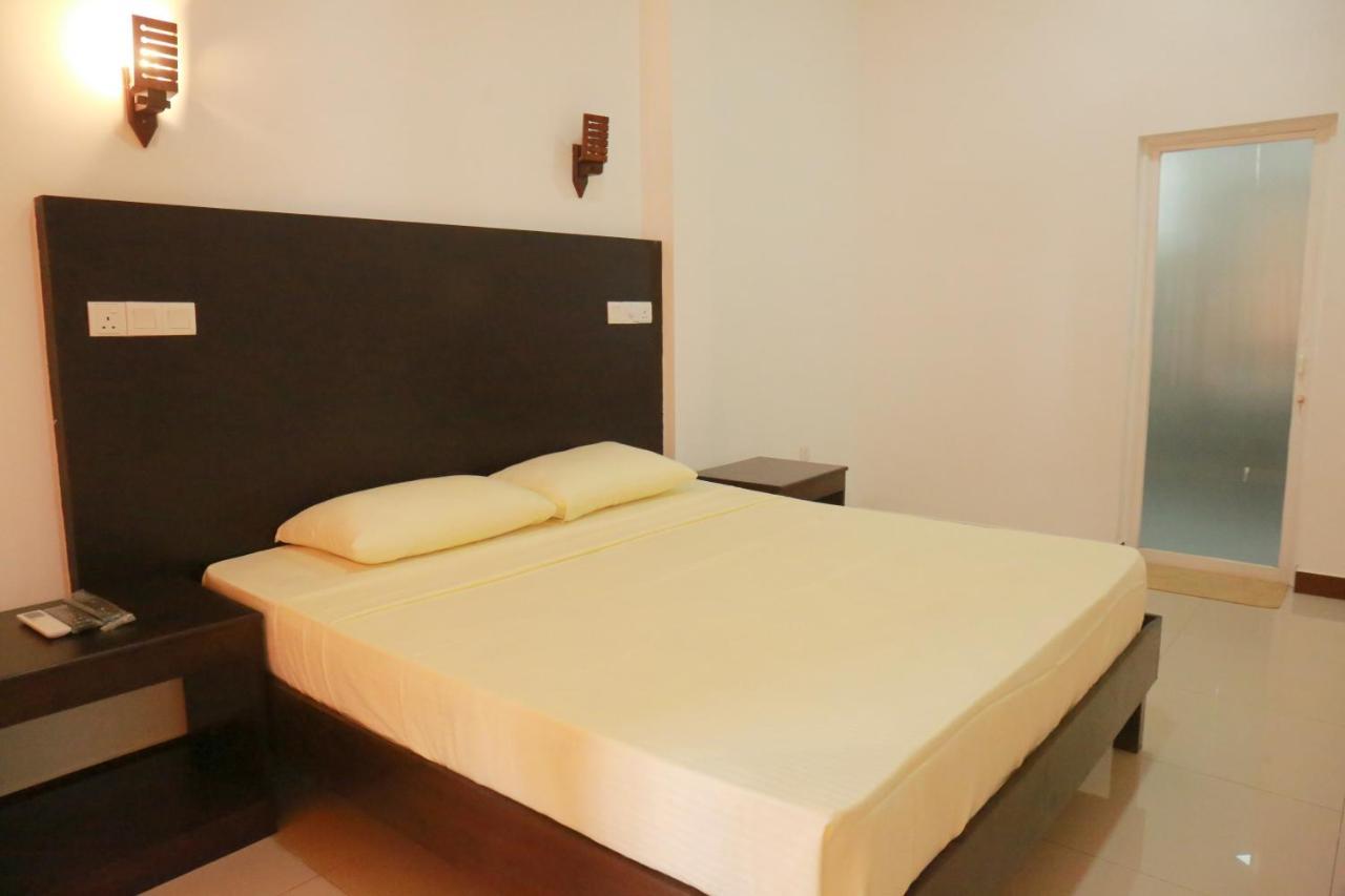 Jayaa Beach Talpe Bagian luar foto